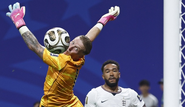Jordan Pickford mất vị thế độc tôn nơi khung gỗ tuyển Anh