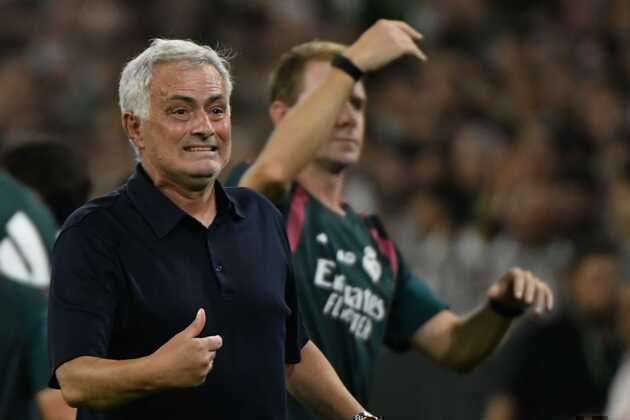 Mourinho hy sinh ghế nóng Bồ Đào Nha để cứu Real Madrid