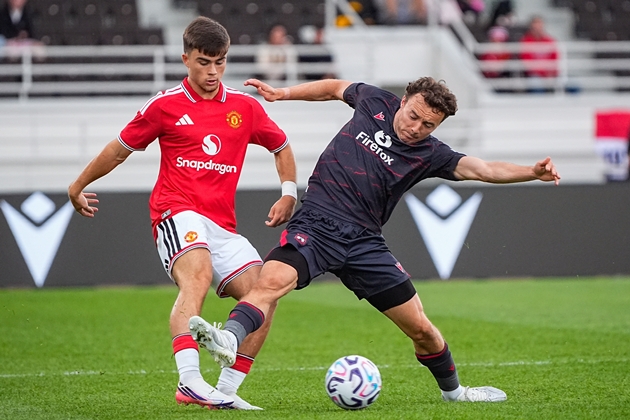 Harry Amass đắc lợi giữa cơn bão chấn thương của Man Utd