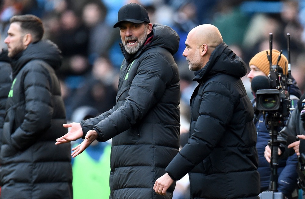 Klopp kiệt sức vì cuộc chiến không công bằng với Man City