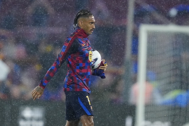 Raphinha chia tay tuyển Brazil để trở lại Barcelona