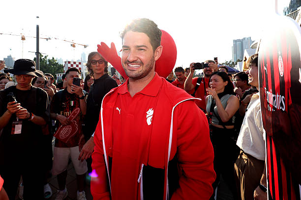 Pato trở th&agrave;nh biểu tượng buồn của những thần đồng dang dở. Ảnh: AC Milan/Getty Images.