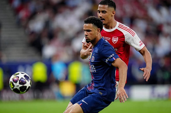 Saliba đang d&iacute;nh chấn thương nhưng vẫn được Arsenal điền t&ecirc;n v&agrave;o danh s&aacute;ch đăng k&yacute;. Ảnh: Giuseppe Maffia/NurPhoto via Getty Images.