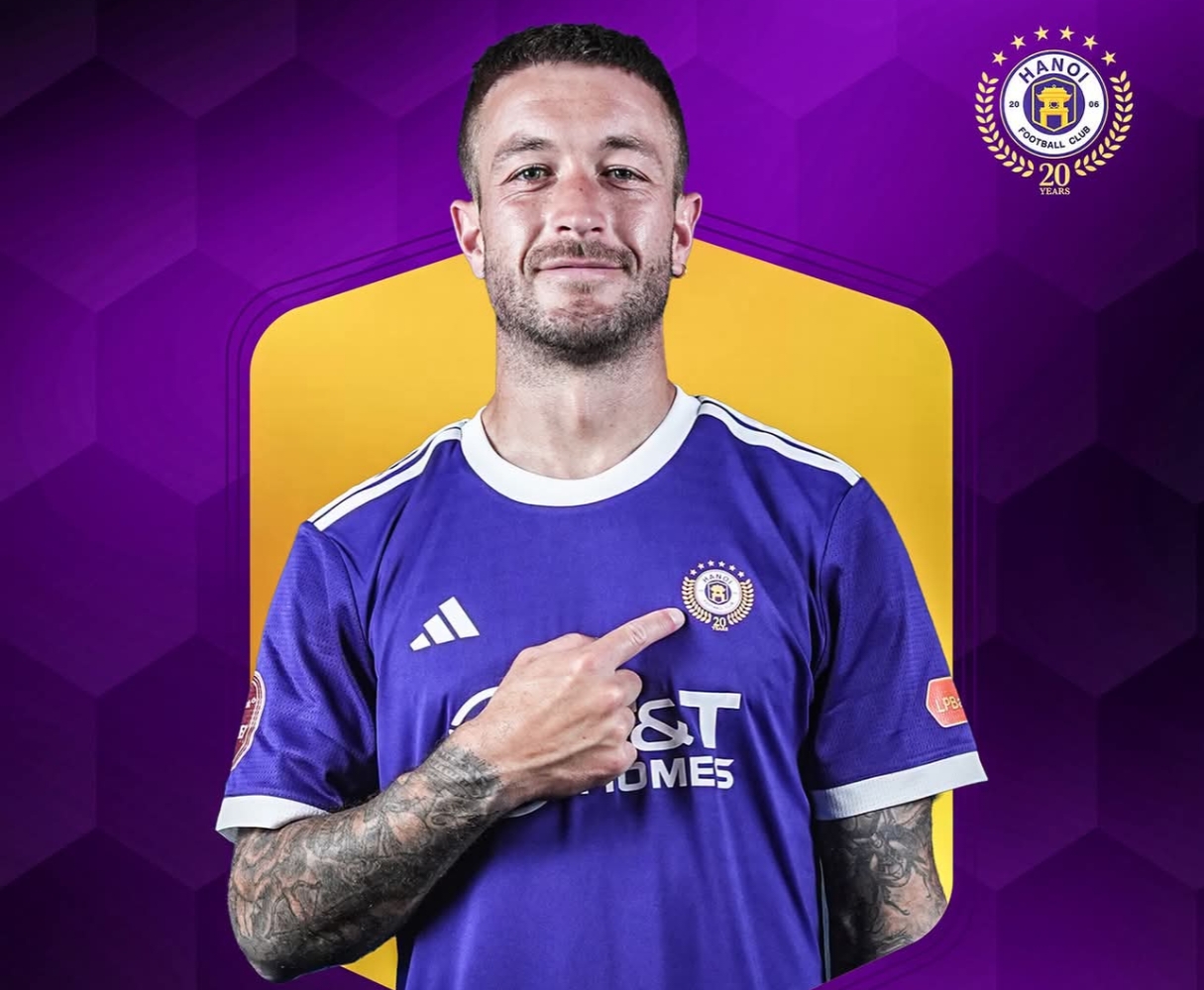 H&agrave; Nội vừa ch&agrave;o đ&oacute;n nhiều t&acirc;n binh chất lượng như Adam Tarrget. Ảnh: H&agrave; Nội FC.