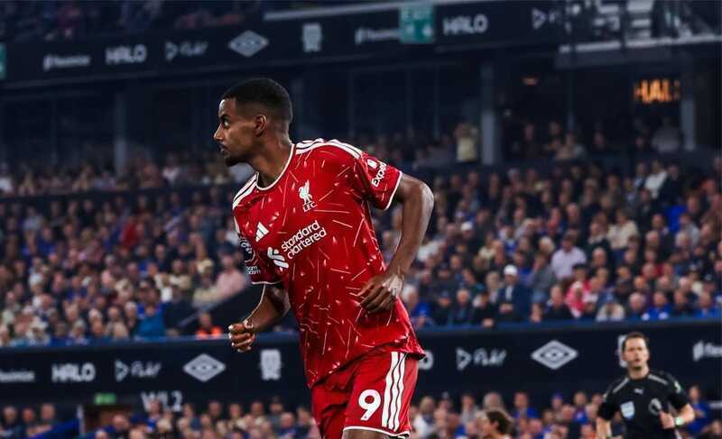 Alexander Isak &ndash; 8,4 điểm. Anh đ&atilde; lập c&uacute; đ&uacute;p để trực tiếp mang về chiến thắng 2-0. Isak thậm ch&iacute; c&ograve;n bị từ chối một b&agrave;n thắng kh&aacute;c do lỗi việt vị. Ảnh: Liverpool.
