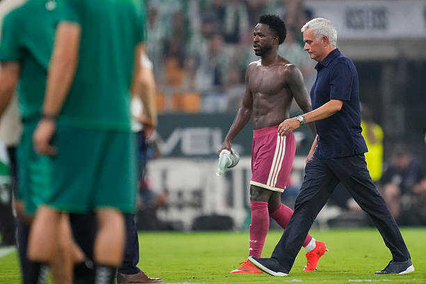 Mourinho bênh vực học trò, ví chiến thắng của Betis như trúng số
