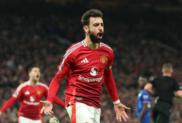 MU vẫn phải dựa nhiều v&agrave;o Bruno Fernandes. Ảnh của Carl Recine/Getty Images.