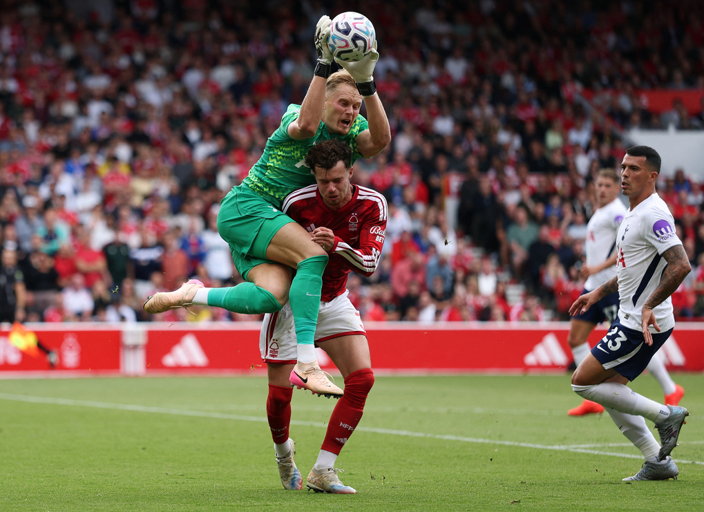 Tottenham tiếp tục `tịt ngòi` ở Ngoại hạng Anh