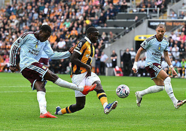 Aston Villa &iacute;t khi dứt điểm tr&uacute;ng đ&iacute;ch. Ảnh: Bruce Rollinson/Getty Images