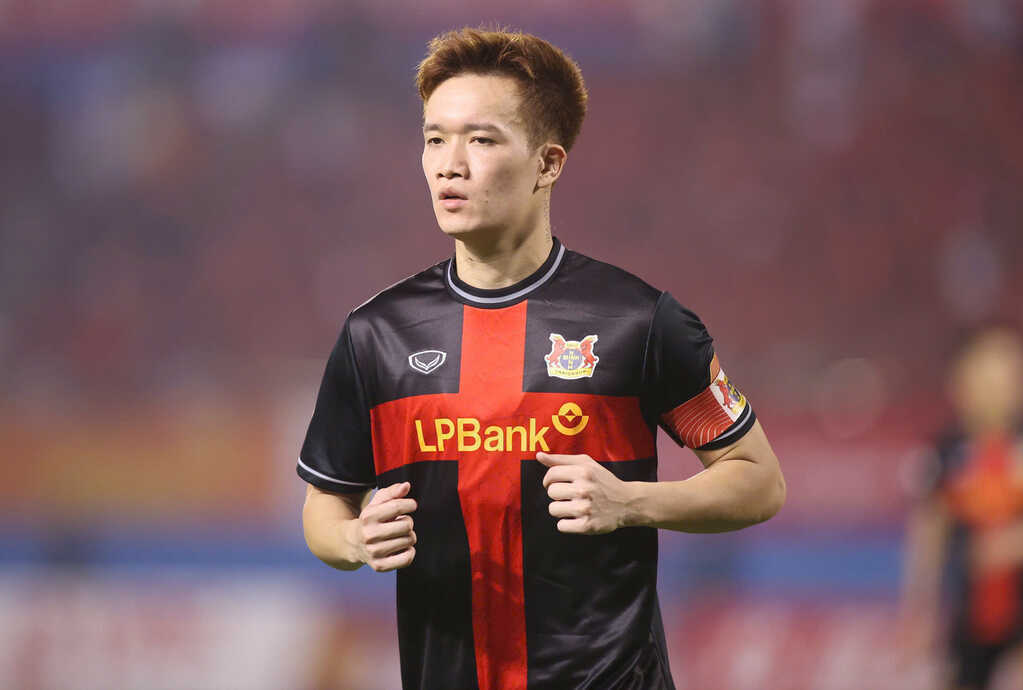 Hoàng Đức báo `tin dữ` với HLV Kim Sang Sik trước FIFA ASEAN Cup
