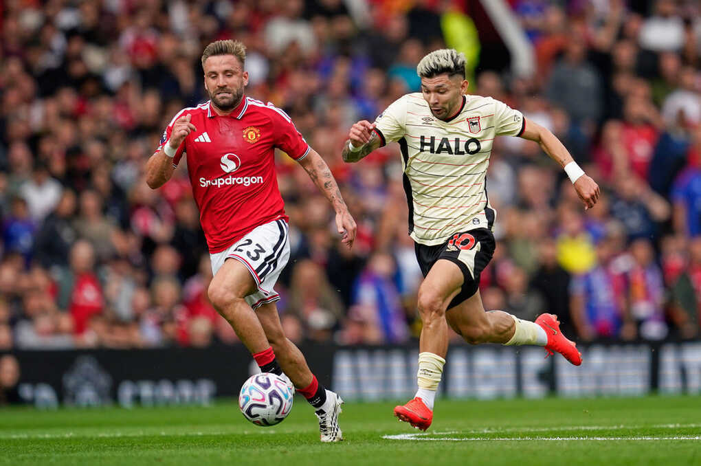 Man Utd có phải trả giá vì chuyển nhượng `cuốn chiếu`?