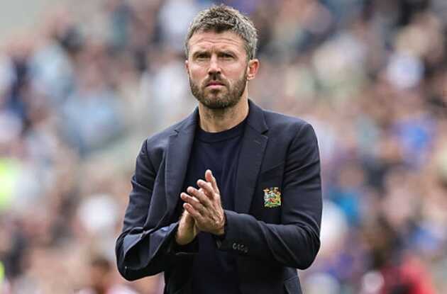 Đến lúc Michael Carrick trảm Lisandro Martinez