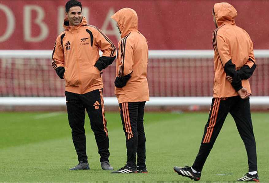 Arsenal có đang áp dụng chiến thuật chạy cánh dị biệt của PSG?