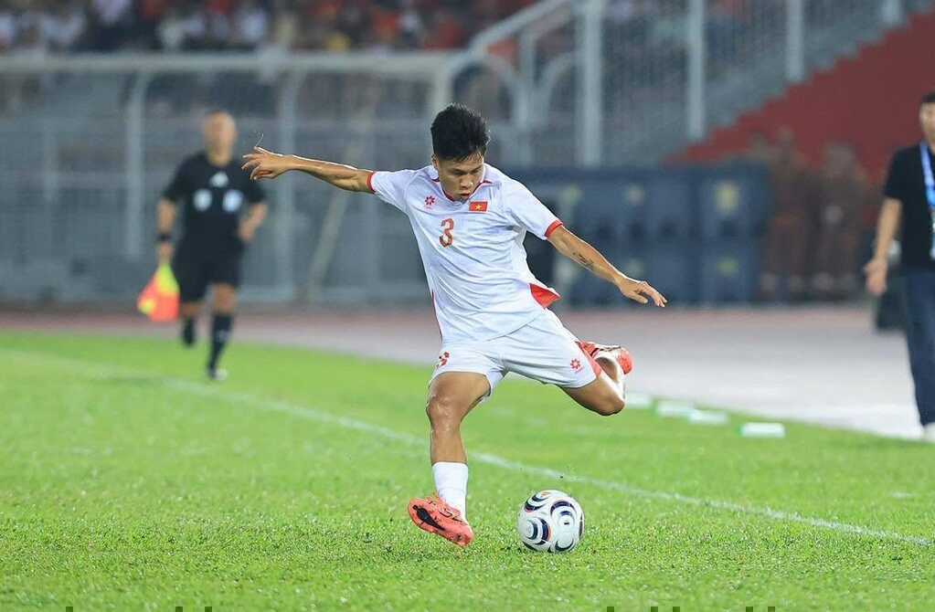 HLV Vũ Hồng Việt xác nhận Văn Vĩ lỡ FIFA ASEAN Cup 2026