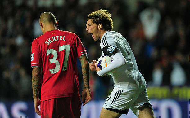 Vị tr&iacute; mới mở kh&oacute;a bản năng s&aacute;t thủ của Michu. Ảnh: Stu Forster/Getty Images.