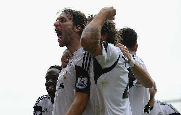 Michu trở th&agrave;nh biểu tượng của những giấc mơ b&oacute;ng đ&aacute;. Ảnh: Jamie McDonald/Getty Images.