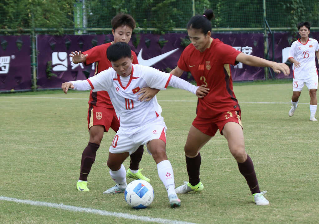 Tuyển nữ Việt Nam thua Trung Quốc 0-3, HLV Hoàng Văn Phúc nói gì?