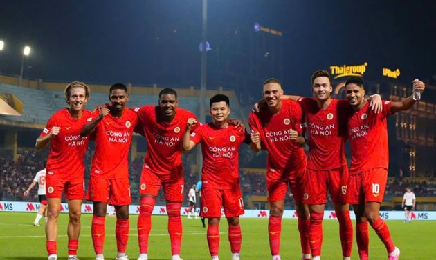 V.League bùng nổ nhờ sức hút tuyển thủ và mưa bàn thắng