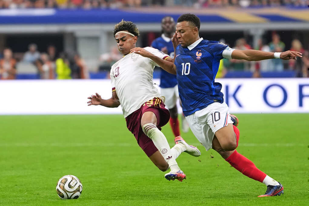 Yamal đáp trả Mbappe trong cuộc đua Quả Bóng Vàng